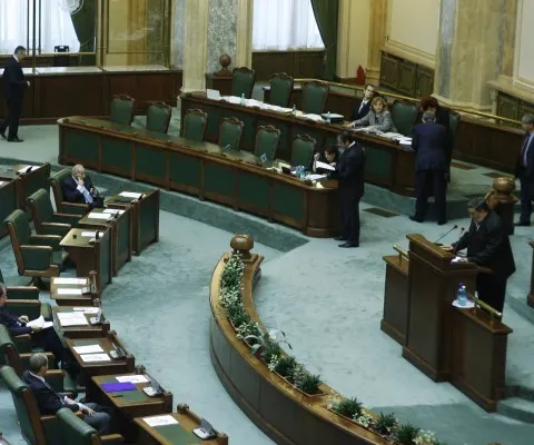 Dezbatere Realitatea.NET: Sunteţi de acord cu eliminarea oricărui privilegiu pentru aleşii care comit fapte penale?