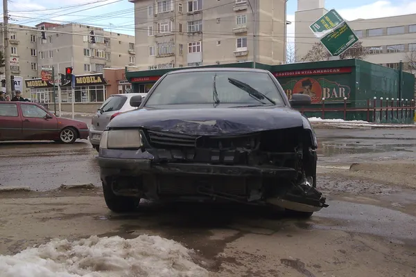 Maşina poliţiei implicată în accident rutier