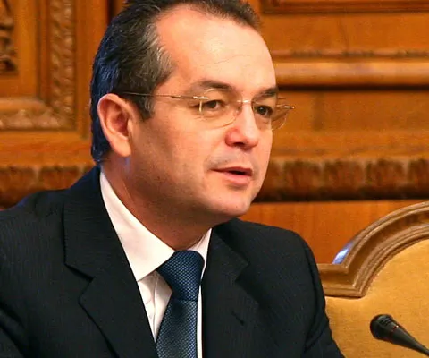 Boc anunţă că Guvernul face demersuri pentru desecretizarea contractelor privind resursele naţionale