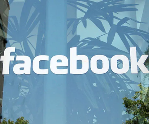 Zeci de grupuri ostile românilor au fost create în ultimele zile pe Facebook Italia