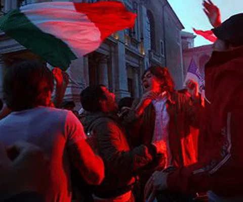 "Violatorul român", un mit convenabil în Italia