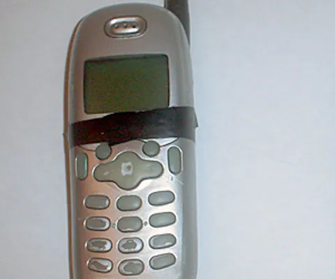 După ce s-au plâns de nesomn, parlamentarii se ţin de glume şi supun la vot numere de telefon