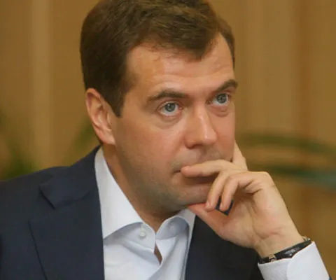 Medvedev îl critică din nou implicit pe Putin