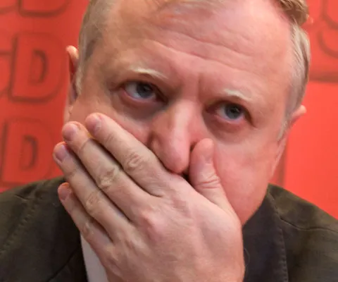 Ministrul Muncii spune că dezbaterile prelungite pe buget pun în pericol majorarea pensiilor