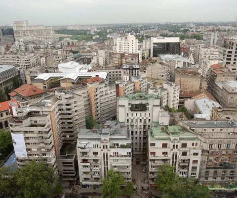 Grupuri de infractori terorizează România. Vă simţiţi ameninţaţi de interlopi?