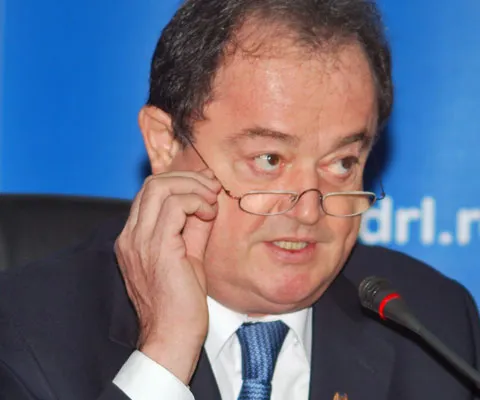 Blaga către Mircea Geoană: E dificil să guvernezi la Bucureşti cu PD-L, iar în provincie cu PNL