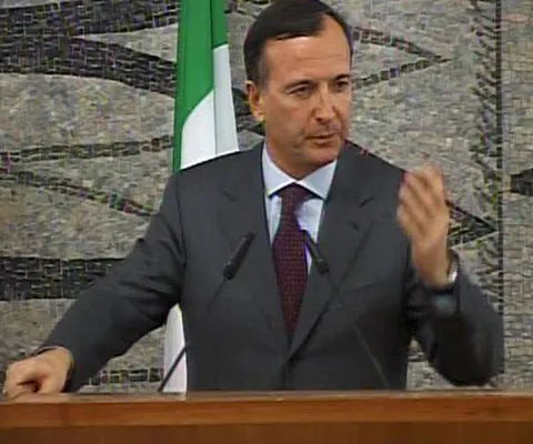 F. Frattini: Românii condamnaţi în Italia trebuie să îşi execute pedeapsa în România