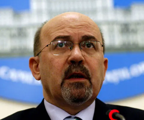 UDMR renunţă să mai conteste Legea bugetului la CCR