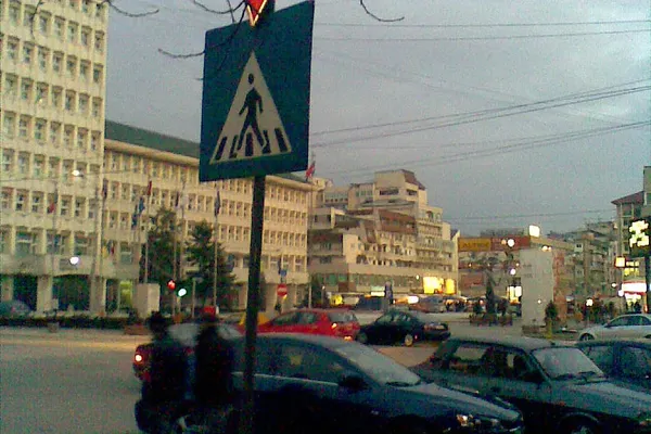 Parcare pe trecerea de pietoni în Târgovişte