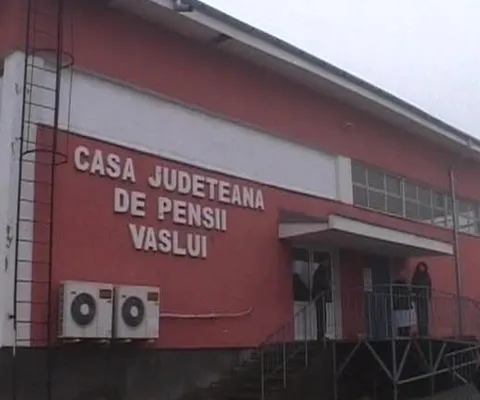 În plină criză, directorii Casei de Pensii Vaslui au încasat sporuri în valoare de 38.000 de lei