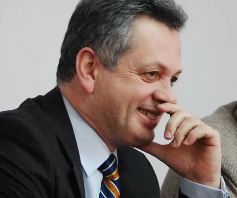 Relu Fenechiu: Organizaţia PNL Iaşi îl sprijină pe Crin Antonescu