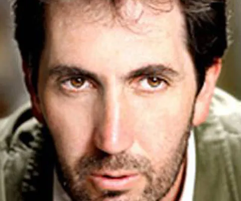 Un actor italian a fost atacat cu un cuţit după ce a pretins că e român