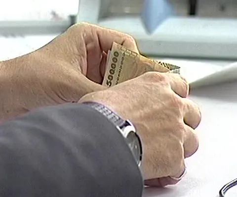 Guvernatorul BNR susţine că în scurt timp creditarea se va debloca