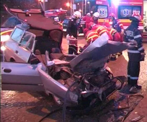Un şofer a rănit grav două persoane, în Capitală, după care a părăsit locul accidentului