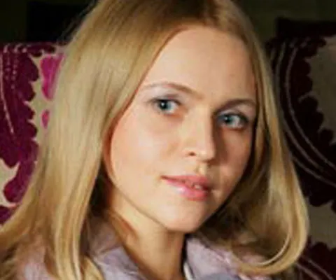 Eroina tinerilor pro-Putin face furori pe internet