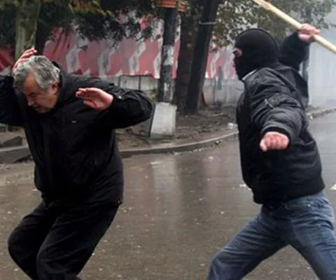 Ciocniri între manifestanţi antiguvernamentali şi poliţie în faţa parlamentului georgian