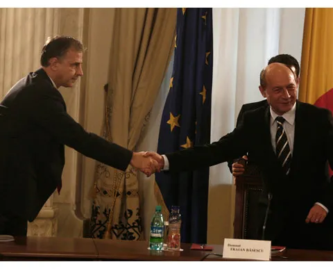Război între Băsescu şi Geoană. Cum comentaţi? Ce nume aţi da actualei guvernări?