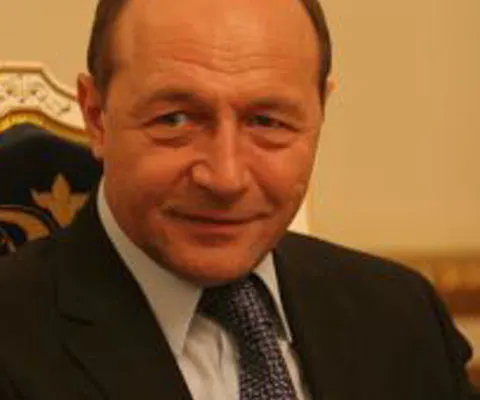 Traian Băsescu: Nu cred că FMI, UE şi BCE vor cere mărirea TVA sau desfiinţarea cotei unice