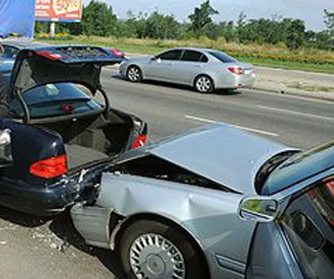 O maşină din coloana preşedintelui Ungariei a fost implicată într-un accident uşor la Cozmeni