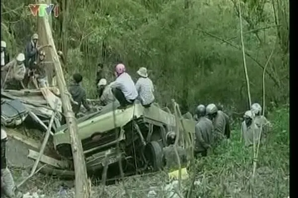 10 morţi şi 14 răniţi într-un accident rutier petrecut în Vietnam