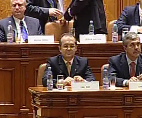 Emil Boc a participat la dezbaterea \"Programul şi măsurile Guvernului de combatere a crizei economice\"