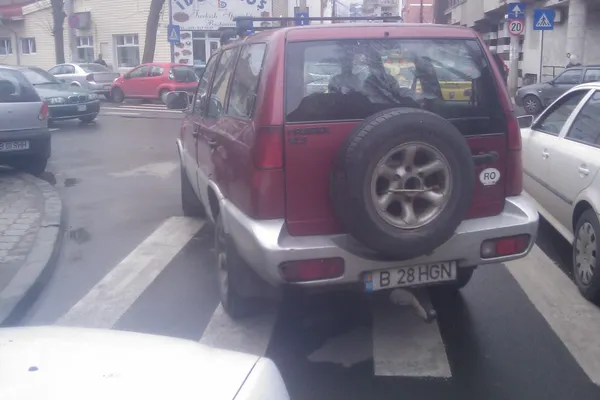 Parcat pe trecerea de pietoni