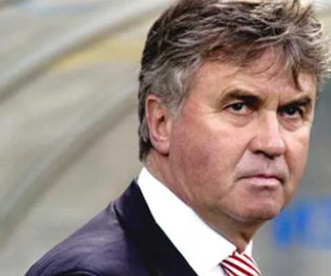 Hiddink ar vrea să rămână la Chelsea în cazul în care Rusia nu se califică la CM 2010
