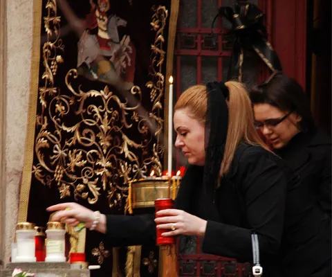 Trupul neînsufleţit al lui Ion Dolănescu a fost depus, sâmbătă, la Ateneul Român
