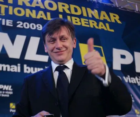 Crin Antonescu: Ideea că Patriciu face şi desface în PNL este falsă
