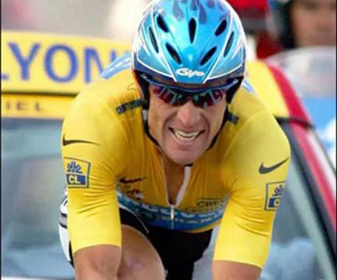 Ciclism: Lance Armstrong a abandonat în prima etapă a Turului Castiliei, după ce s-a accidentat