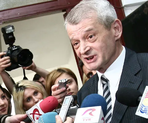 Sorin Oprescu: Îl susţin pe Crin Antonescu pentru că nu e corupt, nu e derbedeu şi e băiat deştept