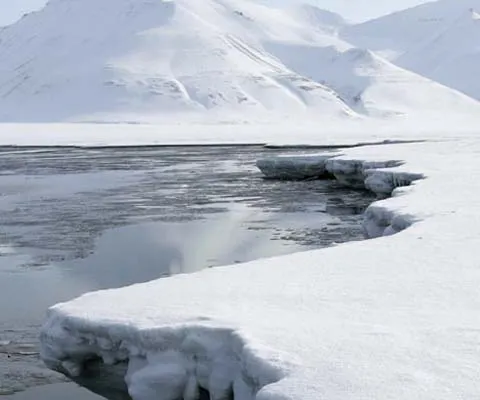 Rusia are un plan în trei etape pentru a militariza Arctica