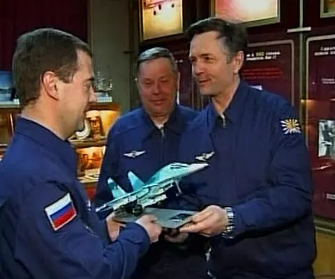 Dmitri Medvedev a inspectat baza aeriană Kubinka, de lângă Moscova