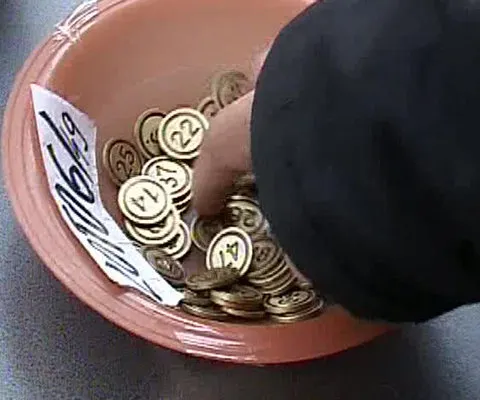 Extragerea Loto 6/49 a luat sfârşit - Vezi numerele extrase