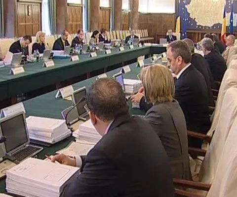 Guvernul discută astăzi proiectul prin care se interzice cumularea pensiei cu salariul de la stat