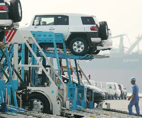 Primul şoc în industria auto din Rusia: o uzină va fi închisă şi 5.000 de persoane vor fi date afară