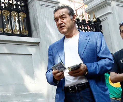 Înregistrarea cu presupuşii hoţi ai maşinii lui Becali agresaţi de bodyguarzi se află la dosar