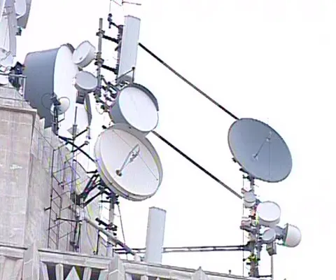 Telefoanele mobile şi internetul pot constitui un pericol pentru sănătate