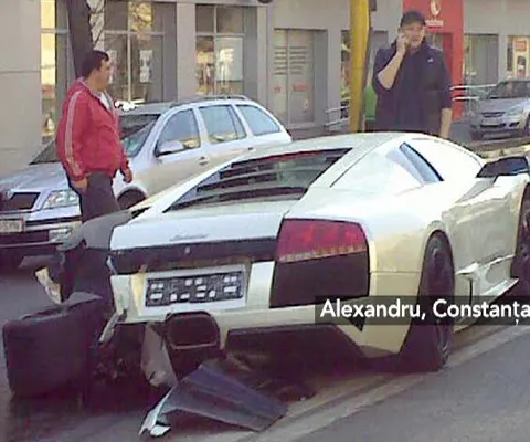 O maşină de lux a fost implicată într-un accident, în Constanţa
