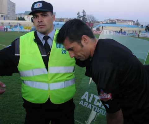 Arbitrii prahoveni anunţă că vor intra în grevă din cauza violenţelor la care au fost supuşi