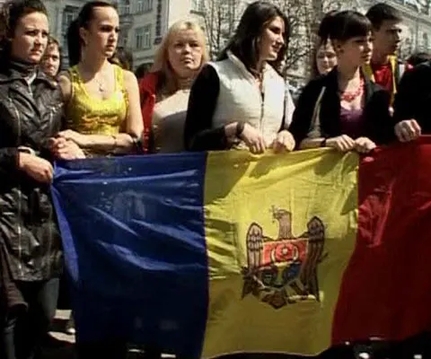 Protestatarii de la Chişinău se îndreaptă din nou spre Guvern