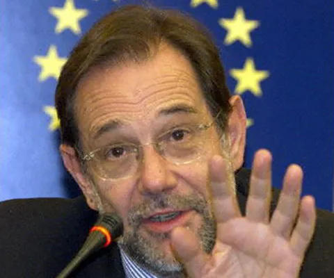 Javier Solana cere protestarilor să evite violenţele, iar autorităţilor să permită proteste paşnice
