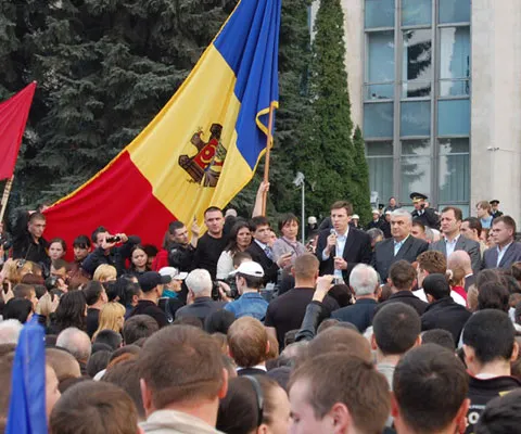 Dezbatere REALITATEA.NET: Cum ar trebui să reacţioneze România la manifestaţiile din Republica Moldova?