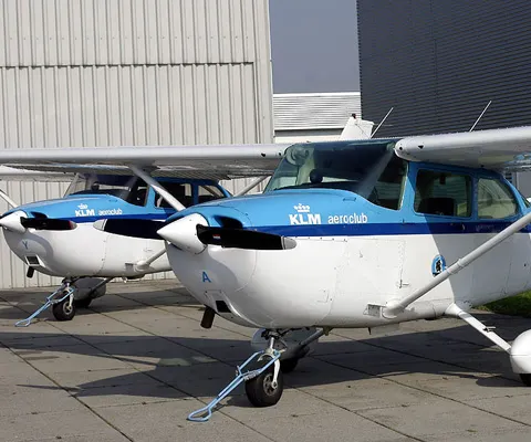 Aviatorii ar putea primi pensii de 30.000 de lei