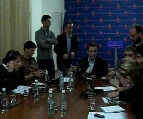 Zeci de mii de georgieni protestează la Tbilisi pentru demiterea preşedintelui Saakaşvili