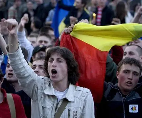 Exclusiv REALITATEA.NET: Sărăcie, frustrări şi teamă - viaţa de zi cu zi povestită de tinerii din Republica Moldova
