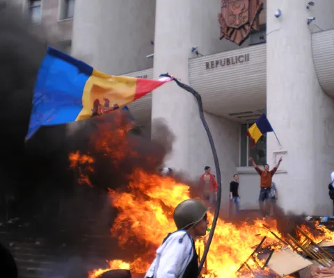 Rusia a livrat Chişinăului mijloace speciale pentru înăbuşirea protestelor, scrie Kommersant
