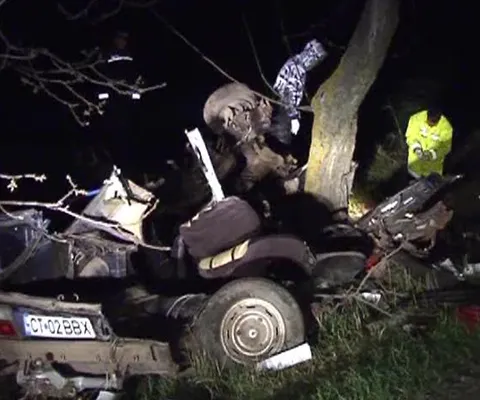 Doi tineri au murit în judeţul Constanţa, în urma unui violent accident