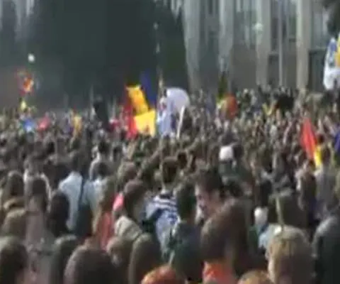 Autorităţile moldovene au anunţat reţinerea a 166 de persoane, în urma protestelor de la Chişinău