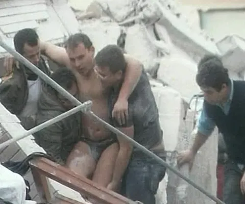 Trei dintre victimele cutremurului din Italia au fost aduse în ţară